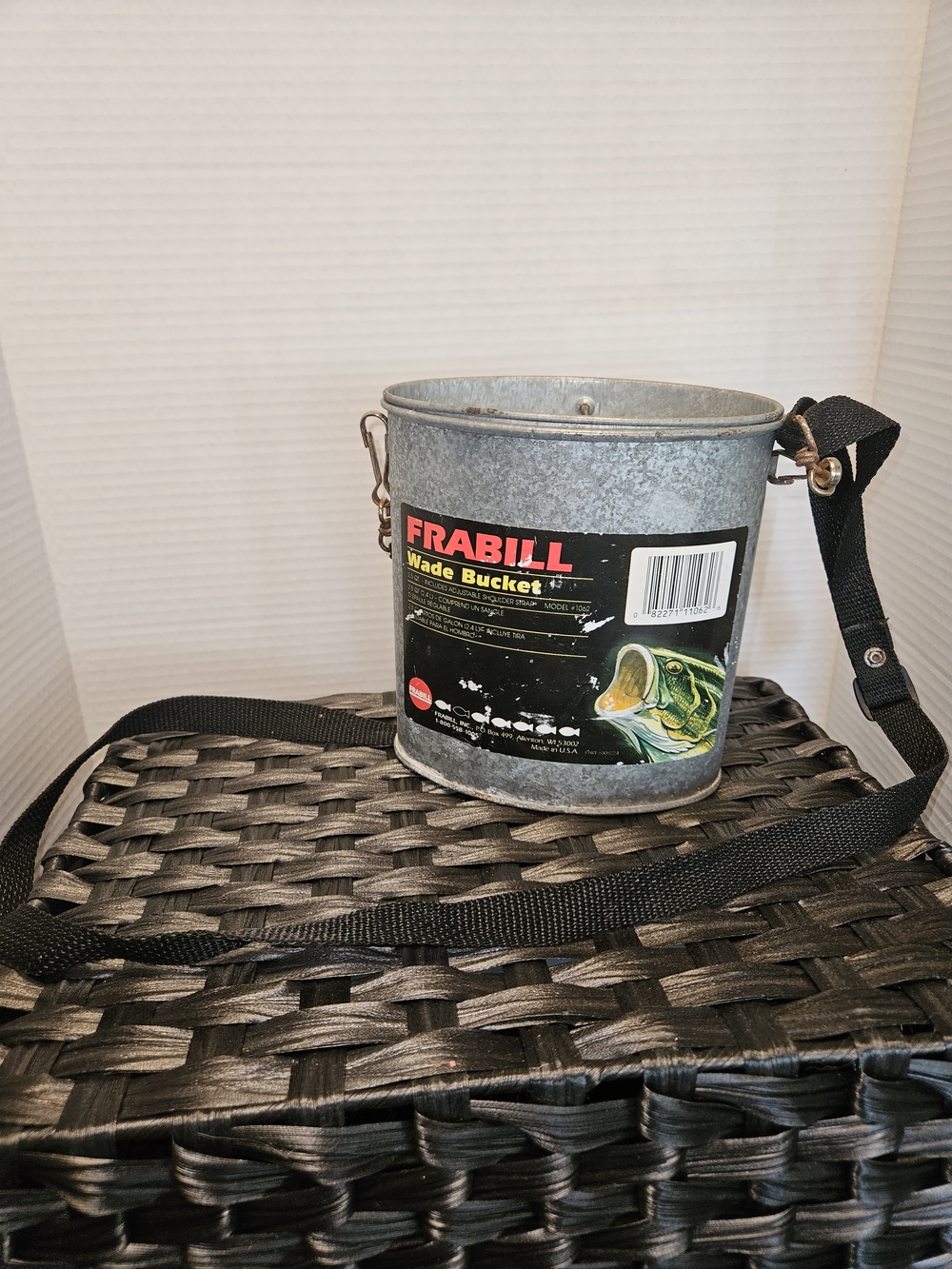Galvanized Wade Bucket in Silver with Carry Strap